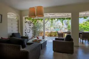 Luxury 3 bedroom Seaview Apartment - Floral Dreams – Curacao Luxury Holiday Rentals