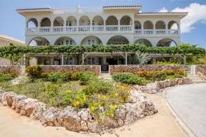 Luxury 3 bedroom Seaview Apartment - Floral Dreams – Curacao Luxury Holiday Rentals