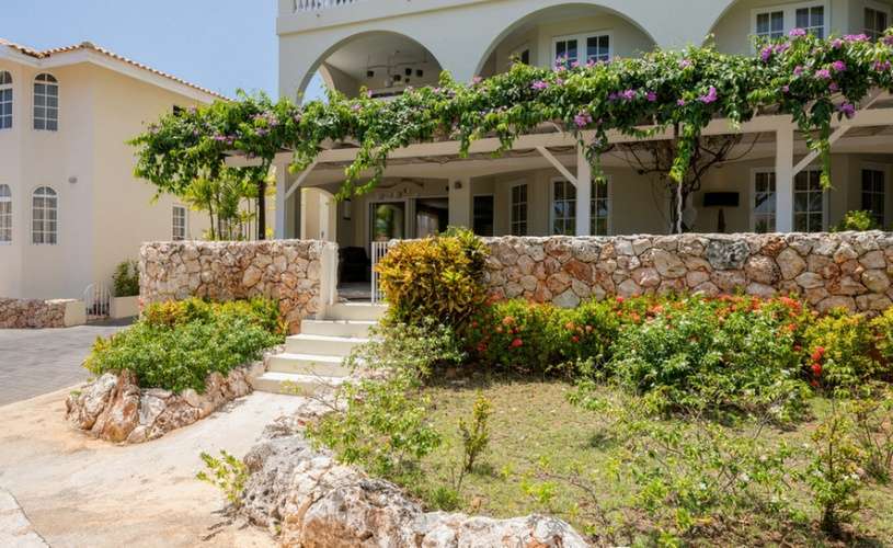 Luxury 3 bedroom Seaview Apartment - Violet Blossom – Curacao Luxury Holiday Rentals
