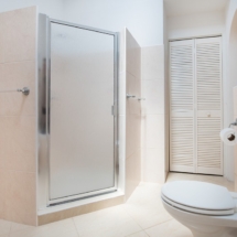 ensuite bathroom with warm water shower in the marvelous three bedroom penthouse apartment named Dolphin Paradise by Curacao Luxury Holiday Rentals