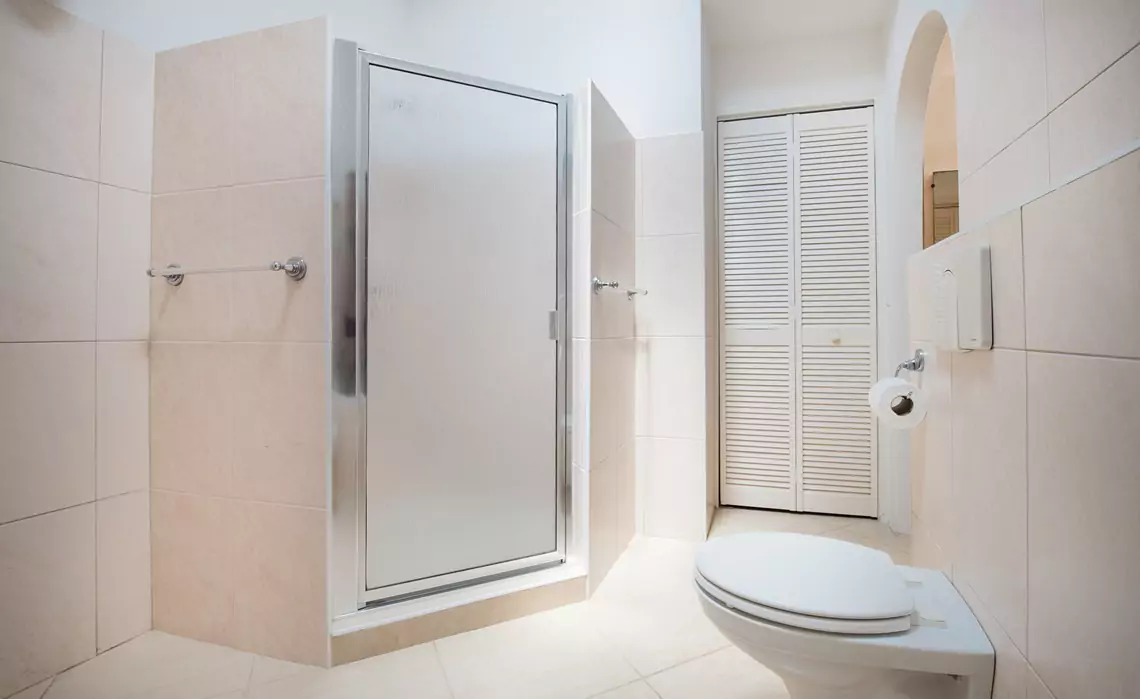 ensuite bathroom with warm water shower in the marvelous three bedroom penthouse apartment named Dolphin Paradise by Curacao Luxury Holiday Rentals