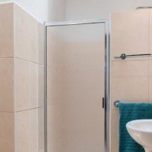 second bathroom with warm water shower in the marvelous three bedroom penthouse apartment named Dolphin Paradise by Curacao Luxury Holiday Rentals