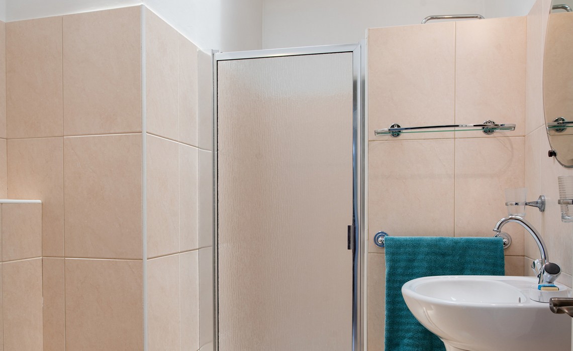 second bathroom with warm water shower in the marvelous three bedroom penthouse apartment named Dolphin Paradise by Curacao Luxury Holiday Rentals
