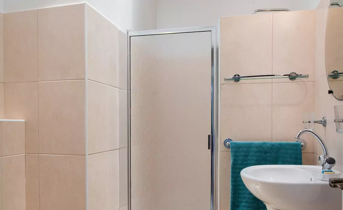 second bathroom with warm water shower in the marvelous three bedroom penthouse apartment named Dolphin Paradise by Curacao Luxury Holiday Rentals